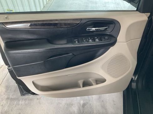 Used 2012 Dodge Grand Caravan SXT w/ Entertainment Group 1 image 4