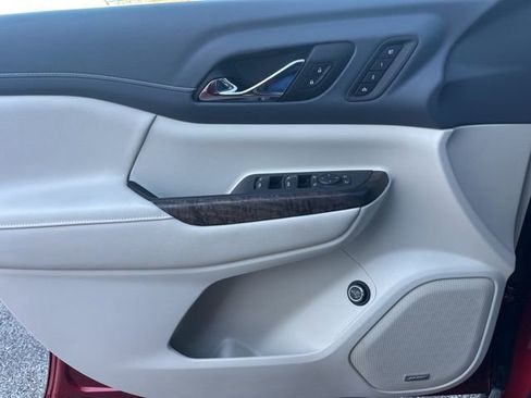 Used 2022 GMC Acadia Denali w/ Denali Ultimate Package image 37