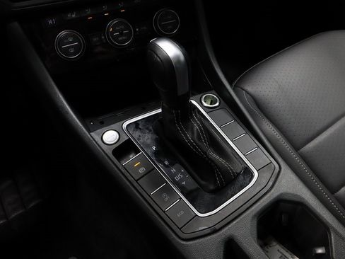 Used 2021 Volkswagen Jetta SE w/ SE Cold Weather Package image 32