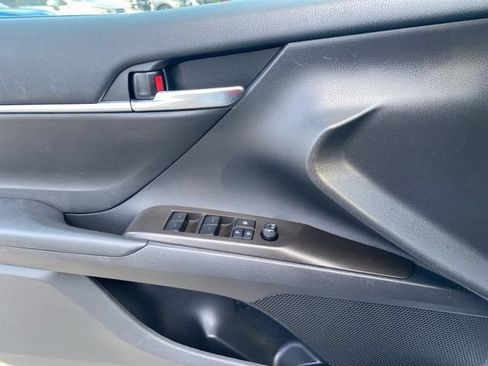 Used 2022 Toyota Camry SE FWD image 17