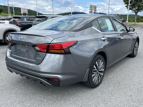 Used 2023 Nissan Altima 2.5 SV w/ SV Premium Package AWD/4WD image 5