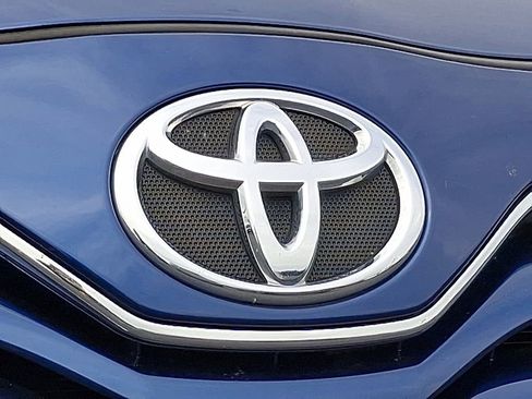Used 2010 Toyota Camry FWD image 26