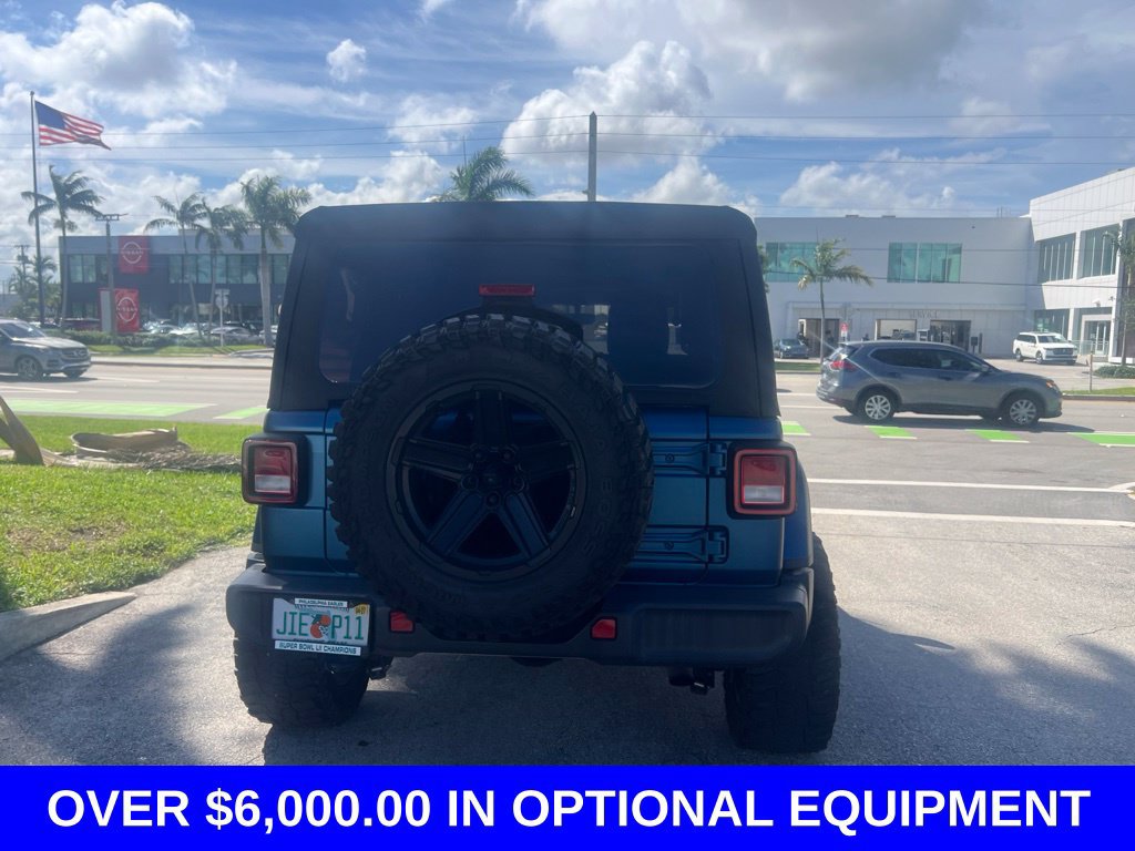 Used 2018 Jeep Wrangler Unlimited Sahara AWD/4WD image 8