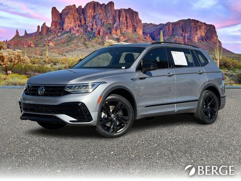 Used 2023 Volkswagen Tiguan SE R-Line image 2