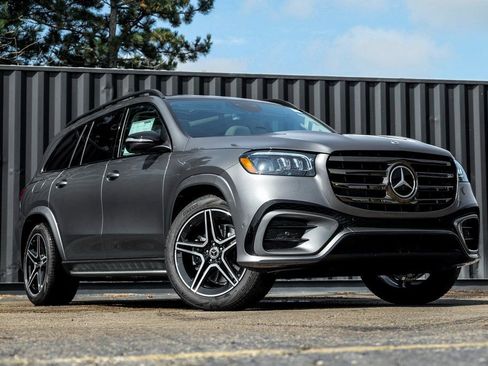 Used 2026 Mercedes-Benz GLS 450 4MATIC image 1