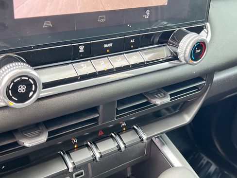 Certified 2024 GMC Canyon Elevation image 17