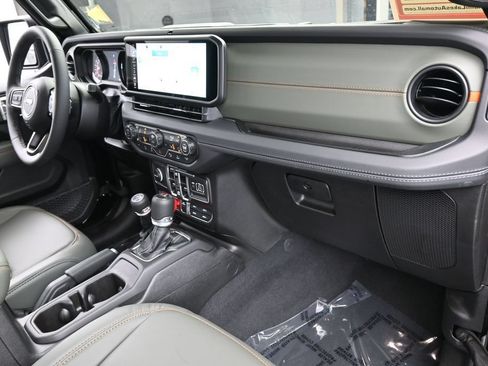 Used 2026 Jeep Gladiator Mojave AWD/4WD image 49