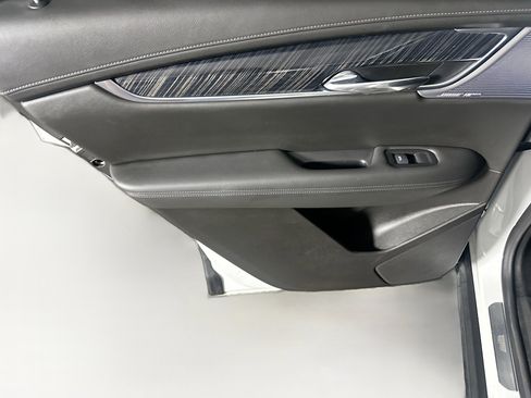 Used 2023 Cadillac XT6 Premium Luxury image 27