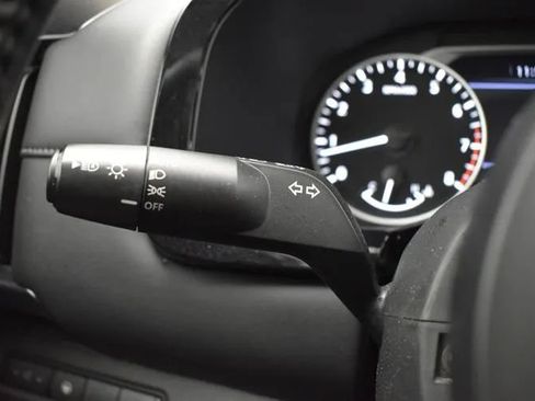 Used 2024 Nissan Pathfinder SV FWD image 26