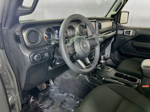 Used 2023 Jeep Gladiator Willys image 9