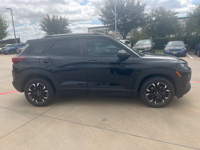 Used 2023 Chevrolet TrailBlazer LT FWD image 2