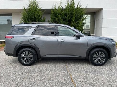 Used 2023 Nissan Pathfinder SV AWD/4WD image 5