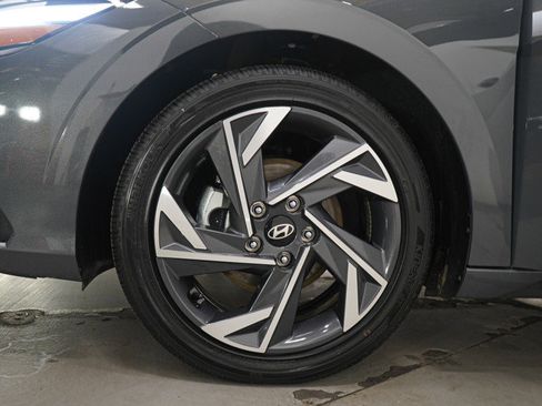 Used 2025 Hyundai Elantra SEL image 28