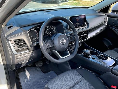 Used 2024 Nissan Rogue SV image 17