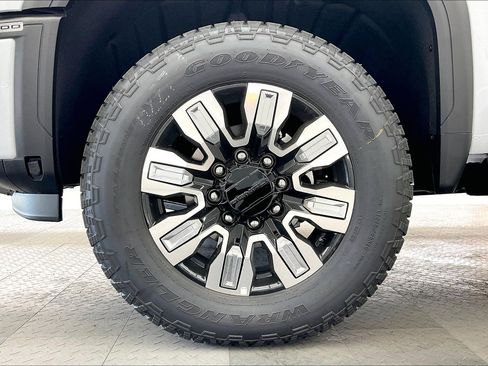 New 2026 GMC Sierra 2500 Denali w/ Denali Reserve Package image 14