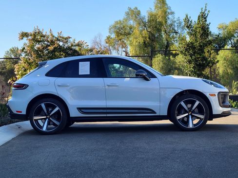 Used 2026 Porsche Macan AWD/4WD image 7