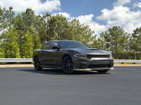 Used 2022 Dodge Charger R/T w/ Blacktop Package RWD image 2