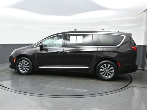 Used 2019 Chrysler Pacifica Touring-L Plus image 3