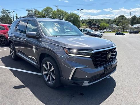 Used 2024 Honda Pilot Touring image 4