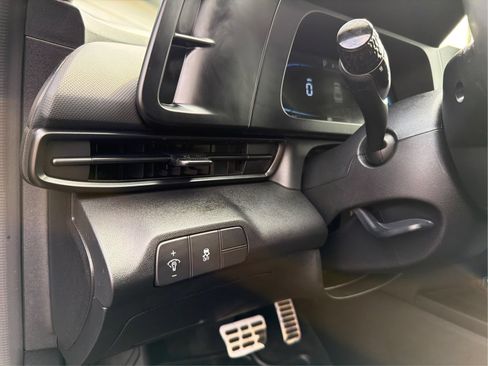 Certified 2025 Hyundai Elantra Sport FWD image 19