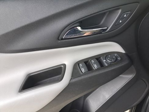 Used 2020 Chevrolet Equinox LS w/ LS Convenience Package image 32