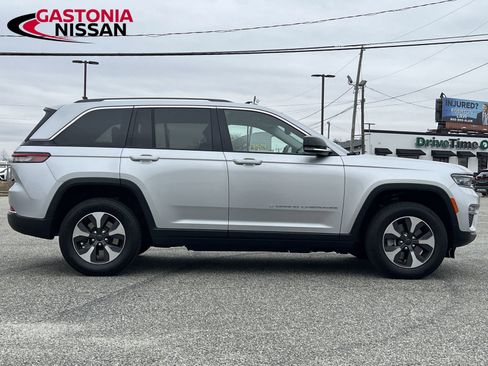 Used 2022 Jeep Grand Cherokee Limited 4xe image 40