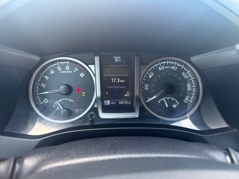 Used 2017 Toyota Tacoma SR5 w/ Tow Package AWD/4WD image 18