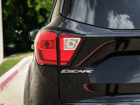 Used 2019 Ford Escape SE image 45