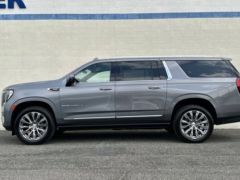 Certified 2021 GMC Yukon XL Denali w/ Denali Premium Package AWD/4WD image 7