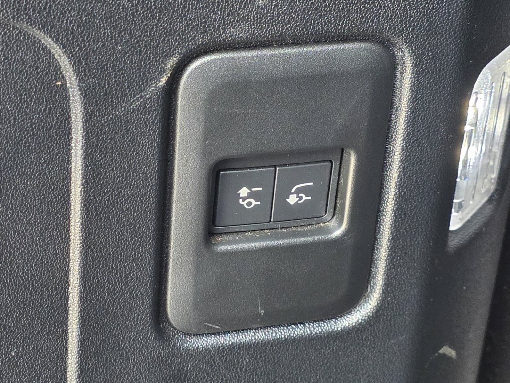 Used 2020 Land Rover Defender 110 X AWD/4WD image 16