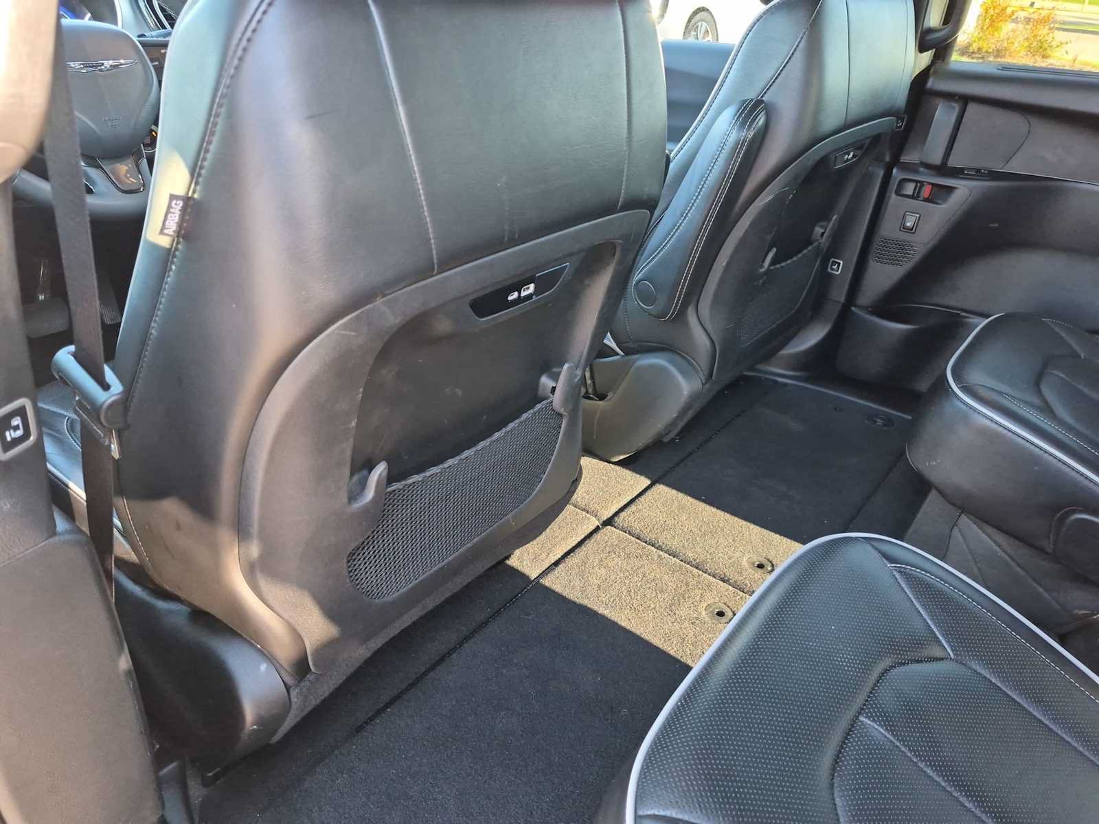 Used 2025 Chrysler Pacifica Limited FWD image 18
