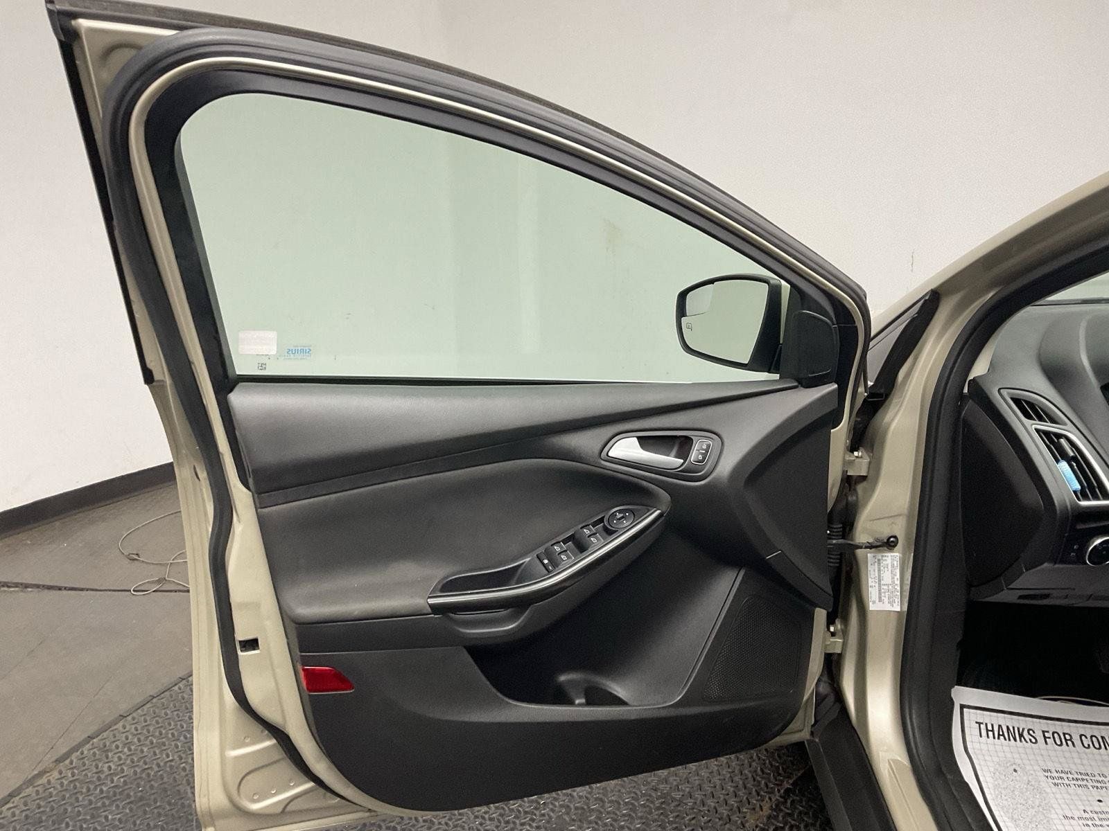 Used 2017 Ford Focus Titanium FWD image 9