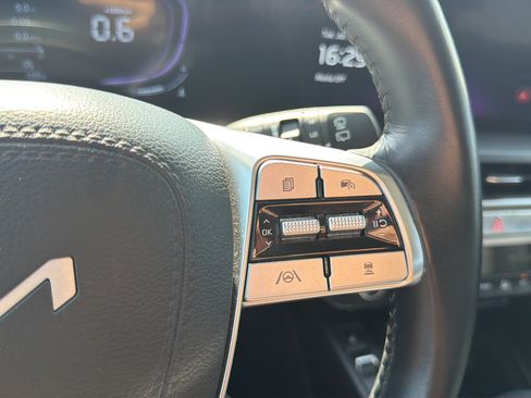 Used 2025 Kia Telluride S AWD/4WD image 18