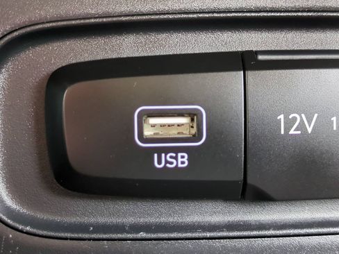 Used 2025 Hyundai Venue SEL FWD image 22