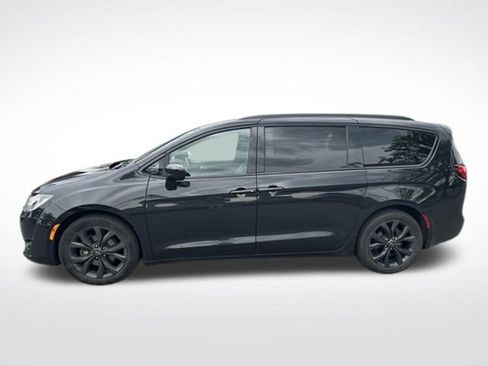 Used 2020 Chrysler Pacifica Touring-L w/ S Appearance Package FWD image 2