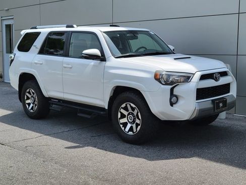 Used 2018 Toyota 4Runner TRD Off-Road Premium AWD/4WD image 6