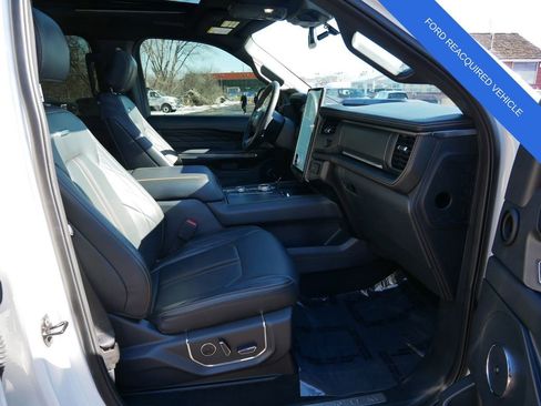 Used 2024 Ford Expedition Platinum image 8