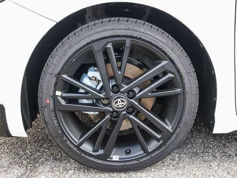 New 2026 Toyota Camry Hybrid FWD image 11