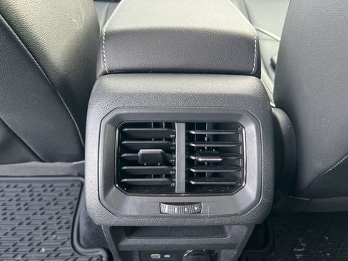 Used 2021 Volkswagen Tiguan SE image 27