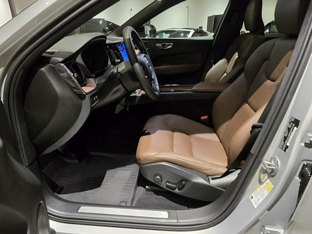 Used 2024 Volvo XC60 T8 Plus w/ Climate Package AWD/4WD image 11
