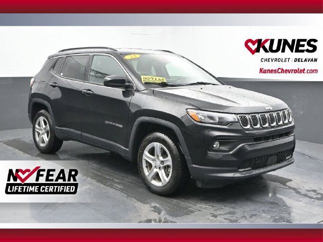 Used 2024 Jeep Compass Latitude w/ Altitude Special Edition AWD/4WD image 1