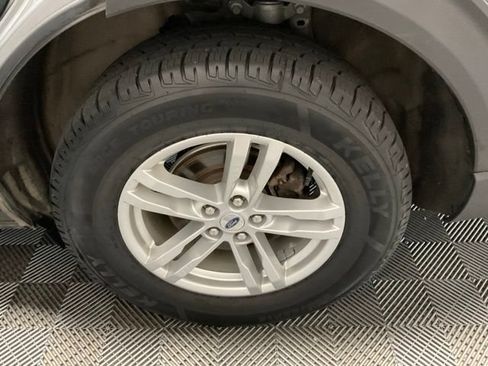 Used 2022 Ford Explorer XLT w/ Equipment Group 202A AWD/4WD image 41