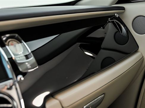Used 2015 Rolls-Royce Wraith RWD image 35