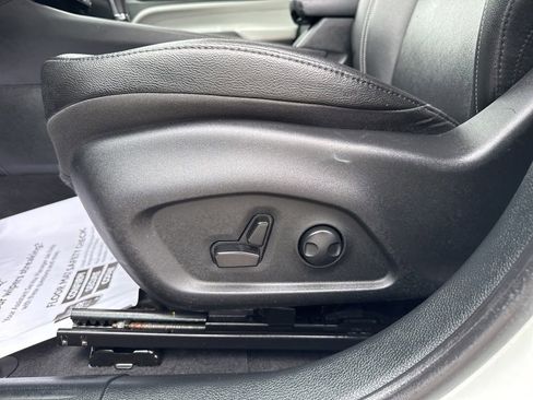 Used 2025 Jeep Compass Limited image 30