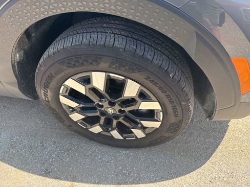 Used 2025 Hyundai Santa Cruz SEL AWD/4WD image 16