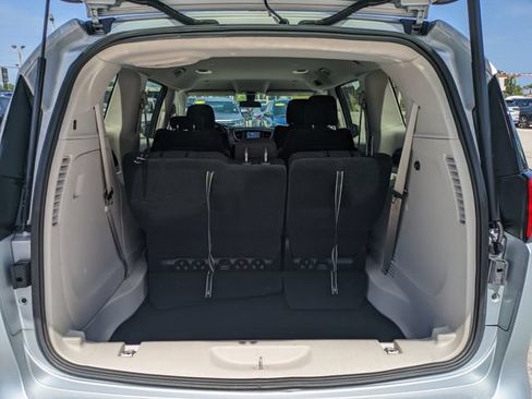 Used 2022 Chrysler Voyager LX FWD image 13