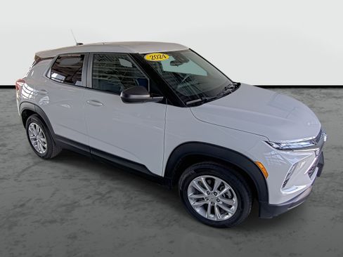 Used 2024 Chevrolet TrailBlazer LS w/ LS Convenience Package image 4