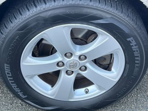 Used 2015 Toyota Sienna LE image 12