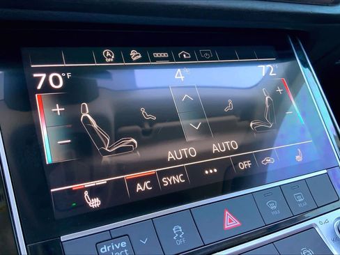 Used 2022 Audi Q8 Premium image 28