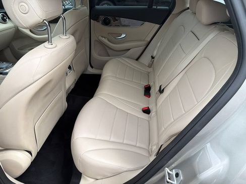 Used 2022 Mercedes-Benz GLC 300 image 21